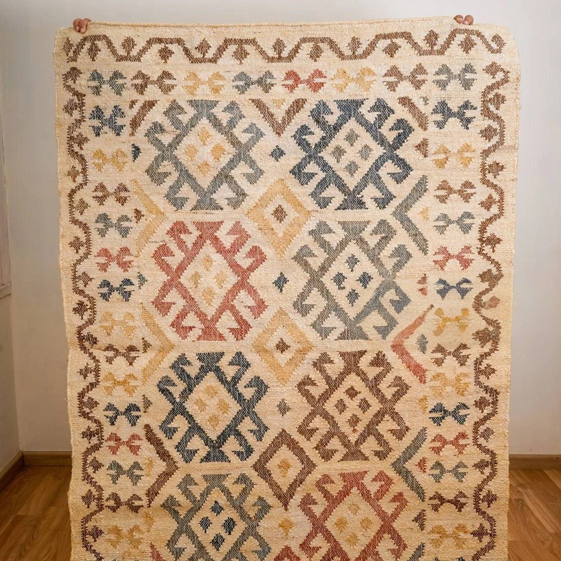 Beżowy, aztecki dywan z bawełny i juty Beżowy, aztecki dywan z bawełny i juty