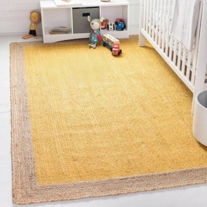 Żółty pleciony dywan jutowy z naturalną obwódką