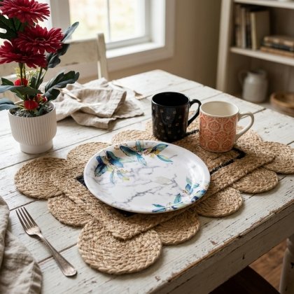 Scalloped jute placemats with black trim